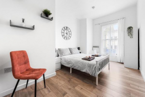 Spacious 7 Bed- High Street Location